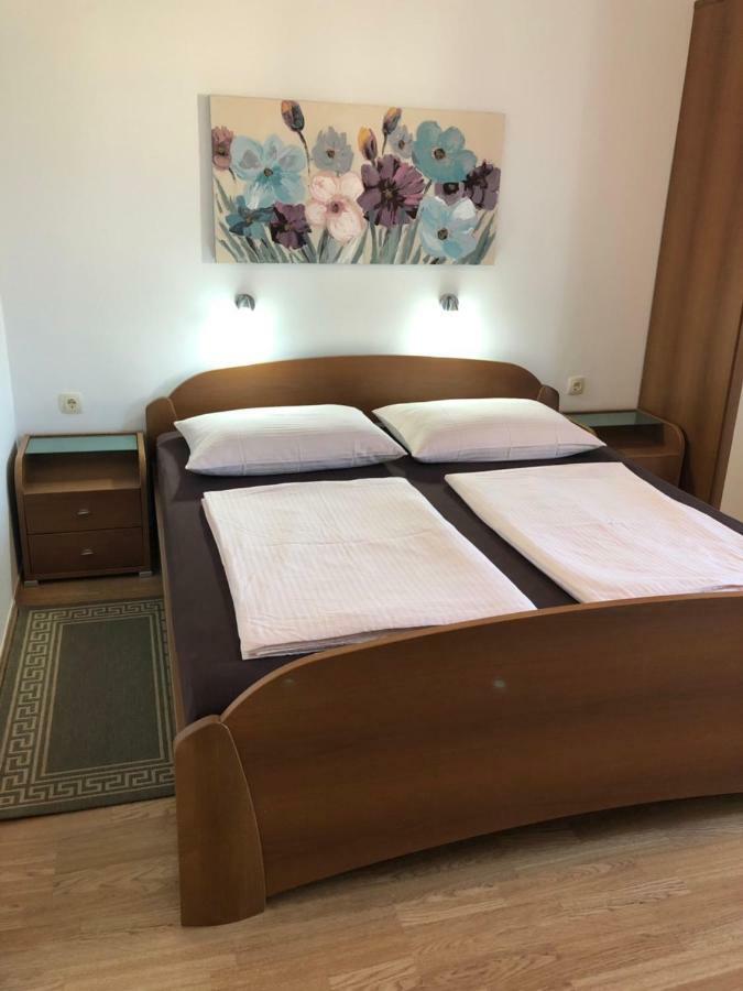 Apartment Branka Banjol Εξωτερικό φωτογραφία